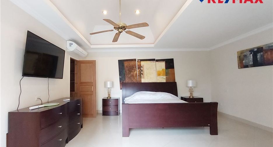 For rent 3 bedrooms house in Pratumnak, Pattaya