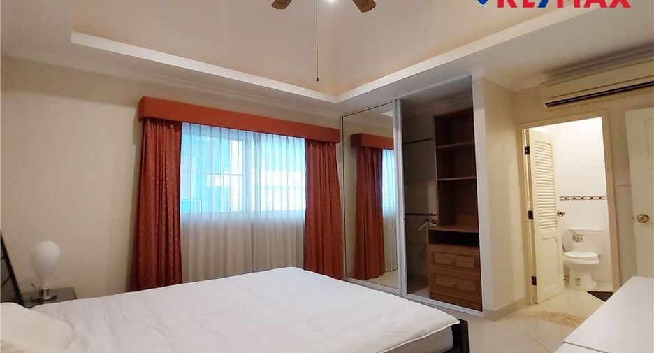 For rent 3 bedrooms house in Pratumnak, Pattaya