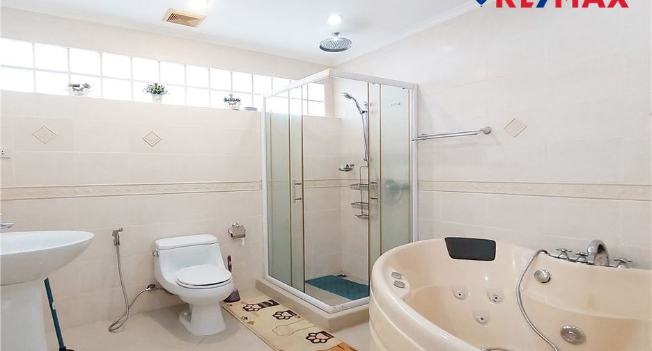 For rent 3 bedrooms house in Pratumnak, Pattaya