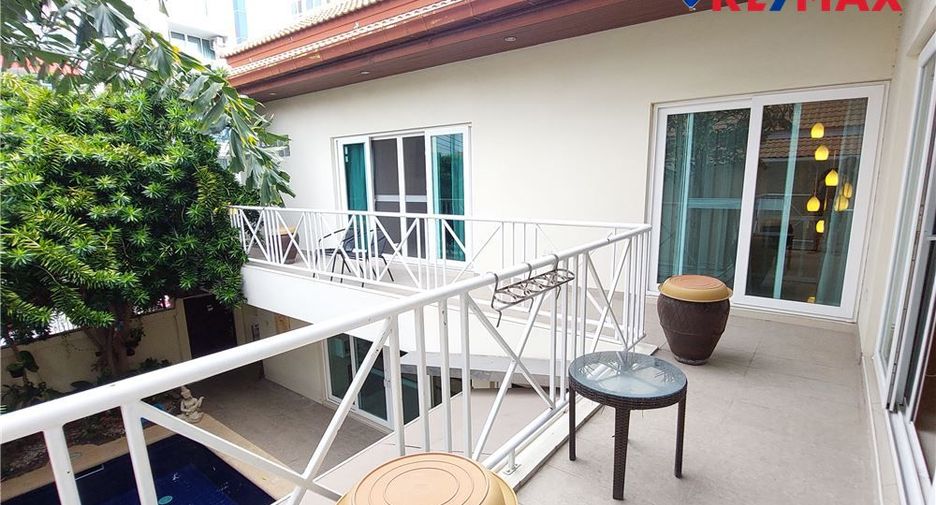 For rent 3 bedrooms house in Pratumnak, Pattaya