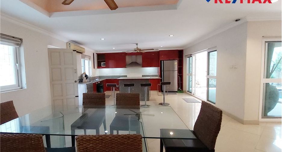 For rent 3 bedrooms house in Pratumnak, Pattaya