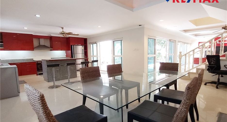For rent 3 bedrooms house in Pratumnak, Pattaya