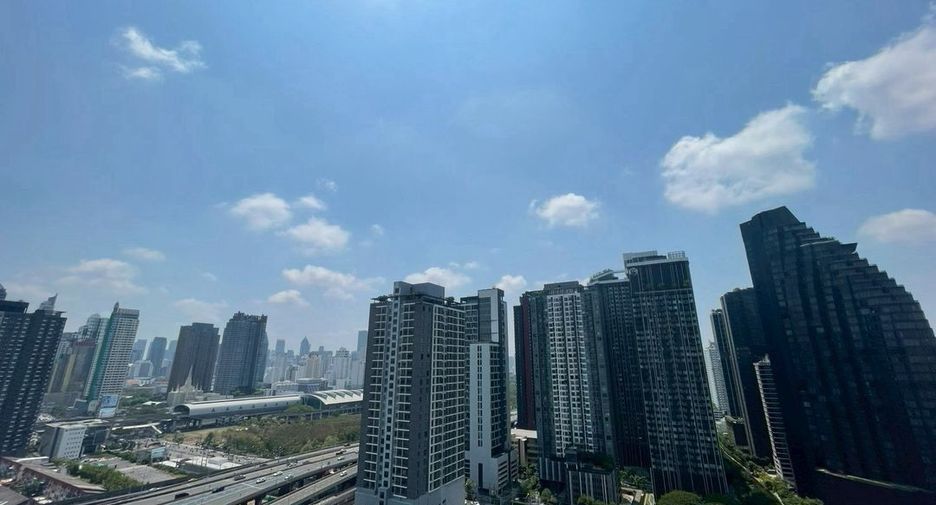 Condo en alquiler de 2 habitaciones en Huai Khwang, Bangkok