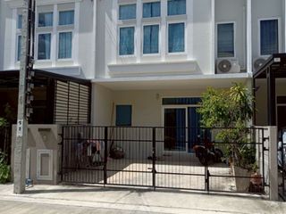 For sale 3 bedrooms townhouse in Phra Samut Chedi, Samut Prakan