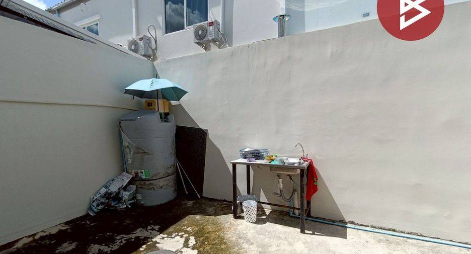 For sale 3 bedrooms townhouse in Phra Samut Chedi, Samut Prakan
