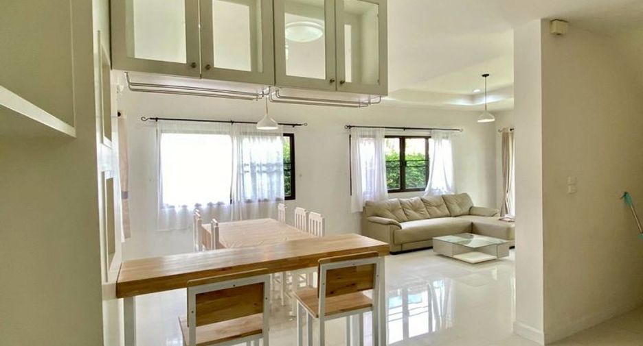 For rent 3 bedrooms townhouse in Mueang Chiang Mai, Chiang Mai
