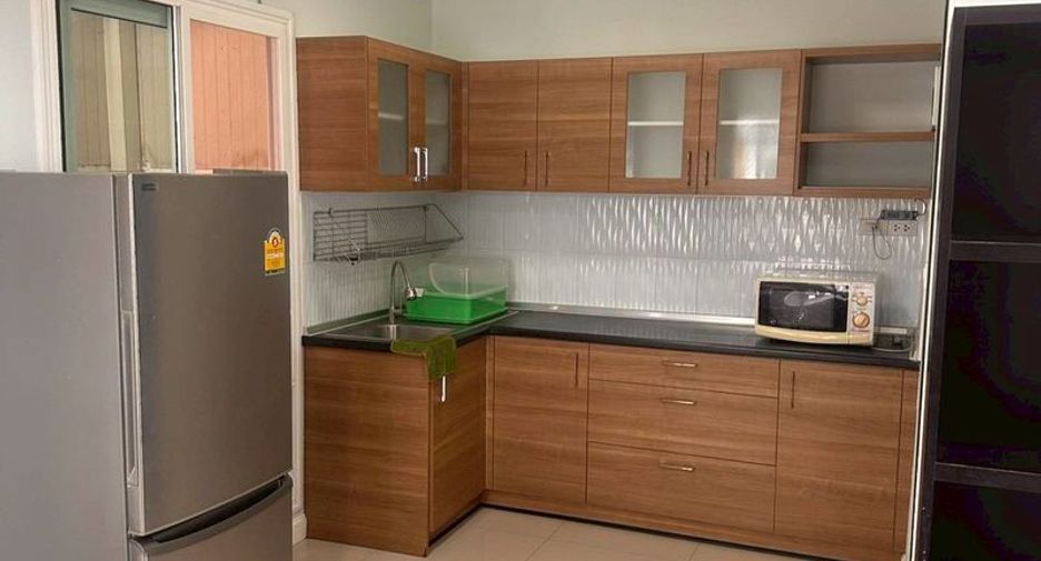 For rent 3 bedrooms townhouse in Mueang Chiang Mai, Chiang Mai