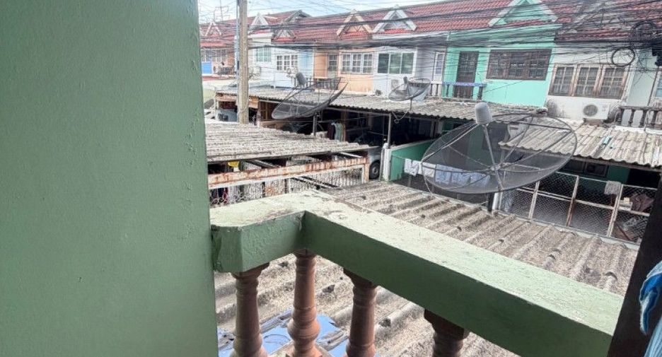 For sale 2 bedrooms townhouse in Si Racha, Chonburi