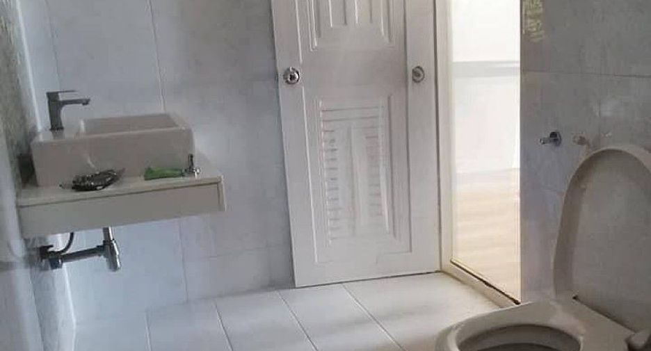 For sale 3 bedrooms retail Space in Mueang Surin, Surin