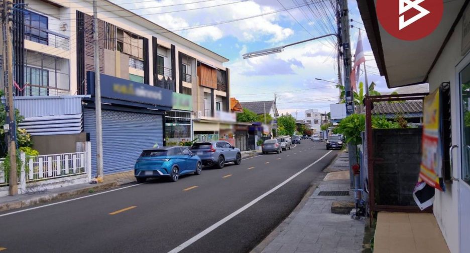 For sale 3 bedrooms retail Space in Mueang Surin, Surin