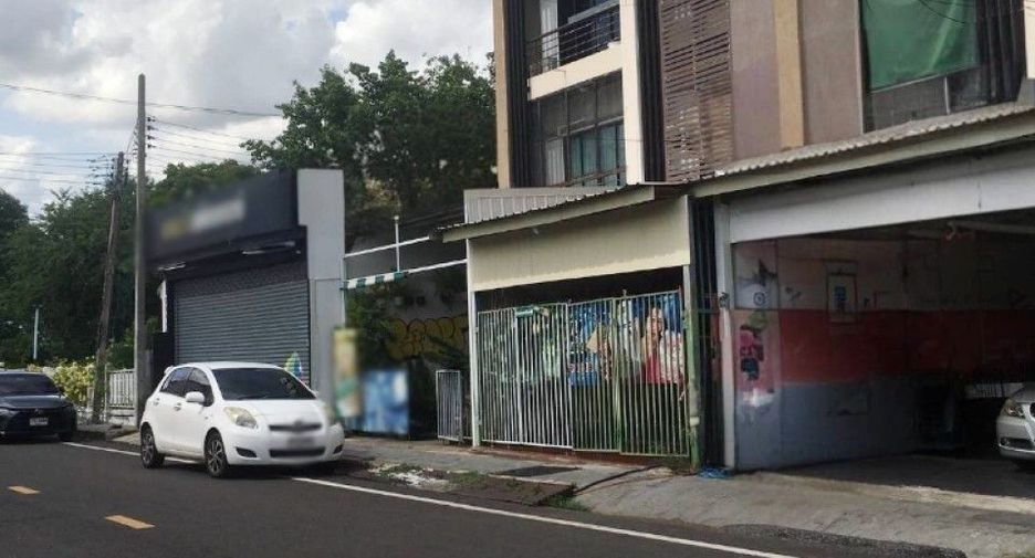 For sale 3 bedrooms retail Space in Mueang Surin, Surin
