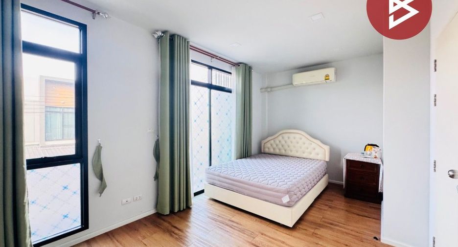 For sale 3 bedrooms townhouse in Don Mueang, Bangkok