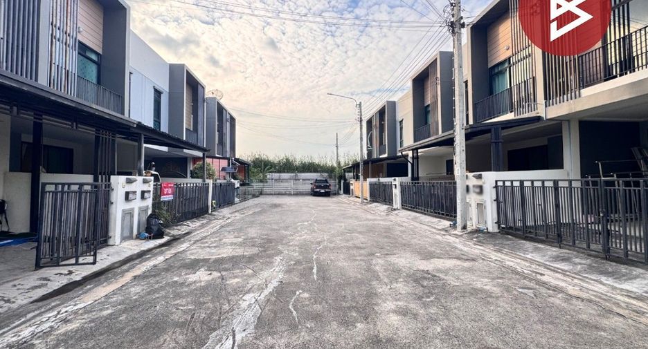 For sale 3 bedrooms townhouse in Don Mueang, Bangkok