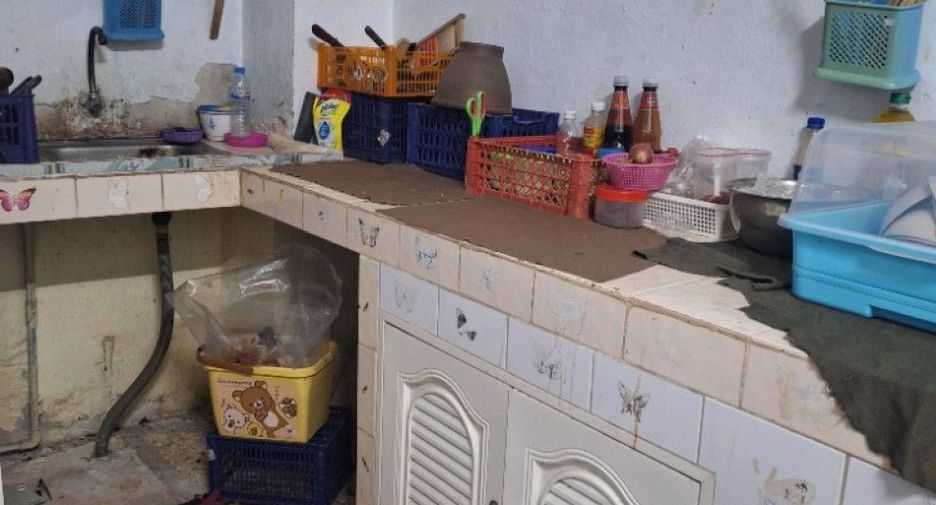 For sale 2 bedrooms townhouse in Mueang Samut Prakan, Samut Prakan