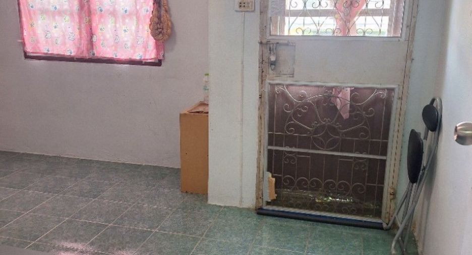 For sale 2 bedrooms townhouse in Mueang Samut Prakan, Samut Prakan