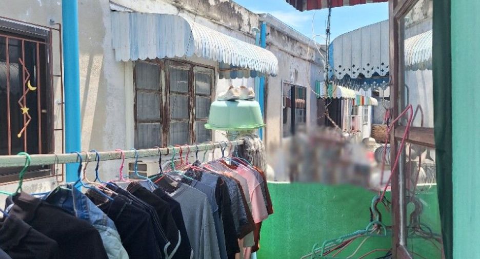 For sale 2 bedrooms townhouse in Mueang Samut Prakan, Samut Prakan