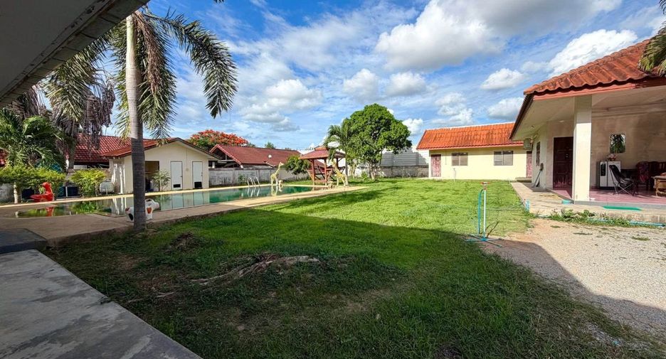 À vendre 4 chambres maison à Huay Yai, Pattaya