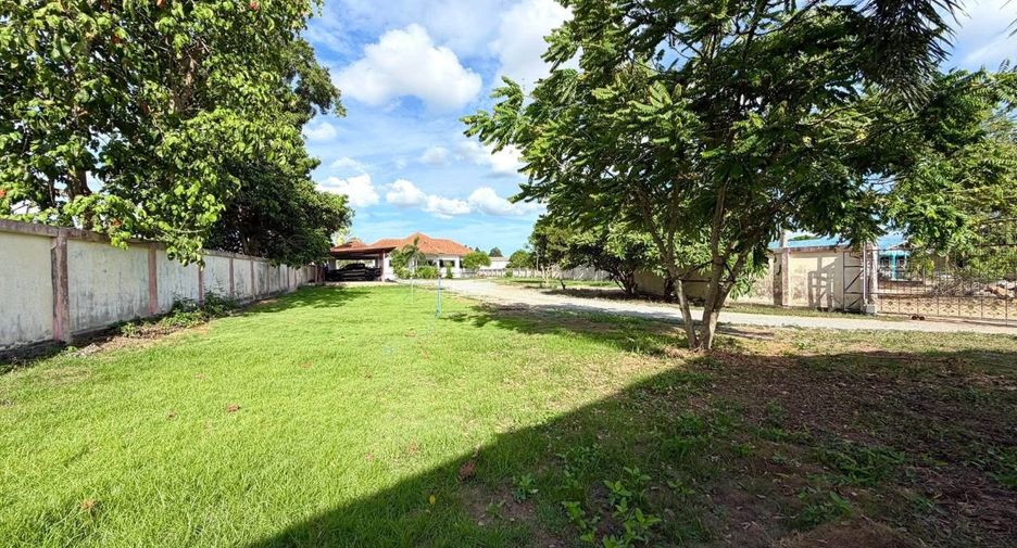 À vendre 4 chambres maison à Huay Yai, Pattaya