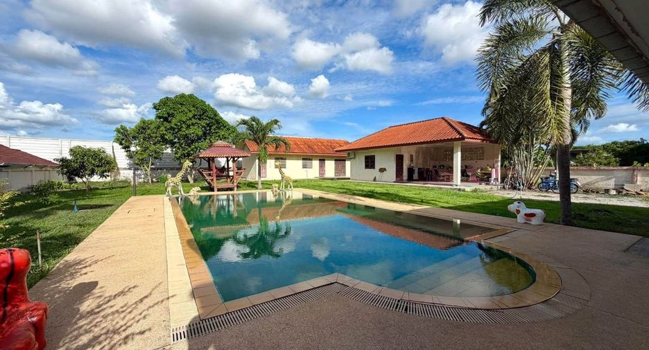 À vendre 4 chambres maison à Huay Yai, Pattaya