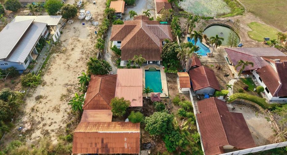 À vendre 4 chambres maison à Huay Yai, Pattaya