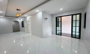 À vendre 3 chambres maison de ville à Mueang Phuket, Phuket