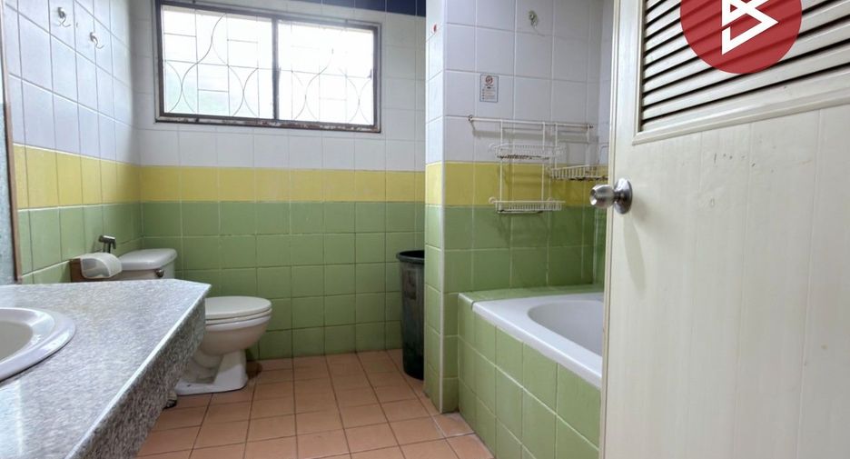 For sale 4 bedrooms house in Mueang Chon Buri, Chonburi