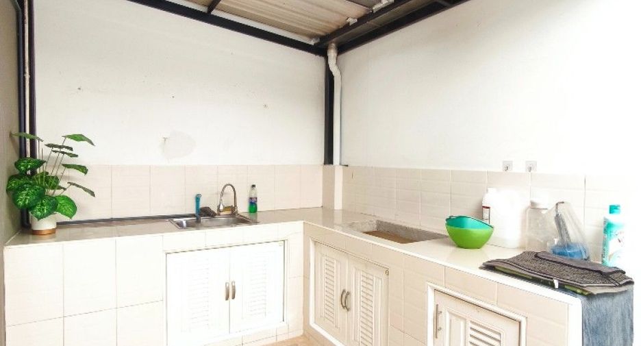 For sale studio townhouse in Mueang Pathum Thani, Pathum Thani