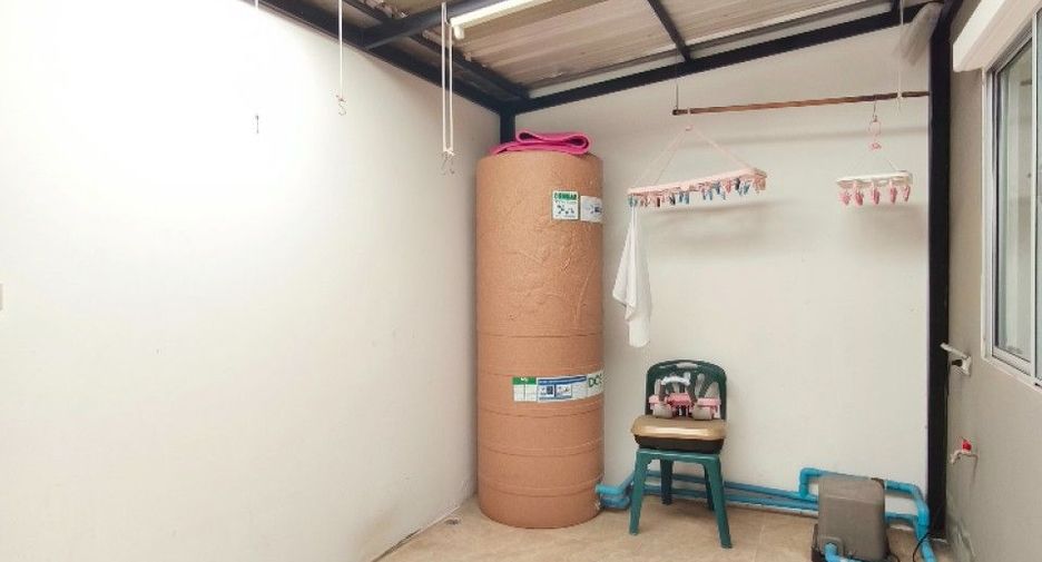 For sale studio townhouse in Mueang Pathum Thani, Pathum Thani