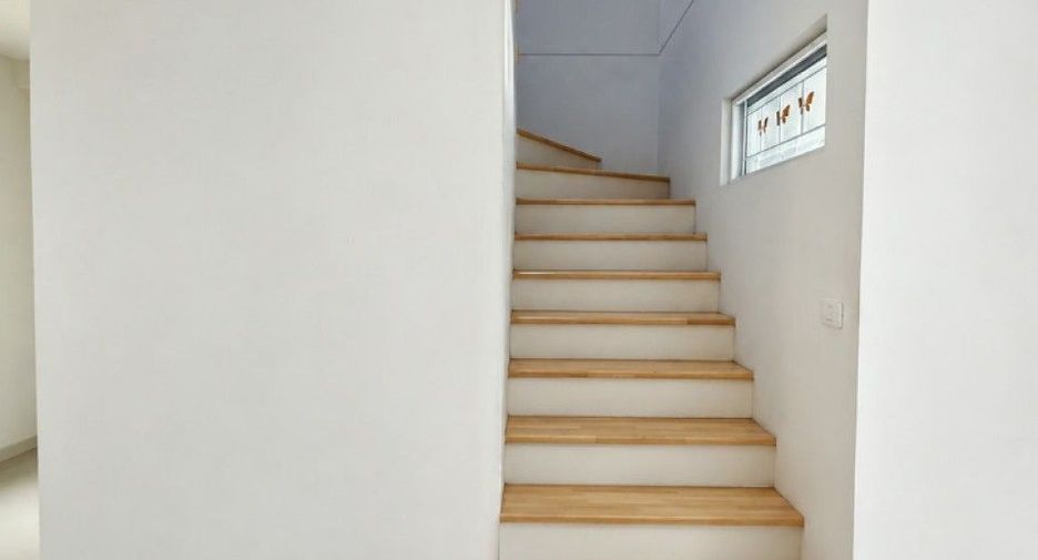 For sale studio townhouse in Mueang Pathum Thani, Pathum Thani