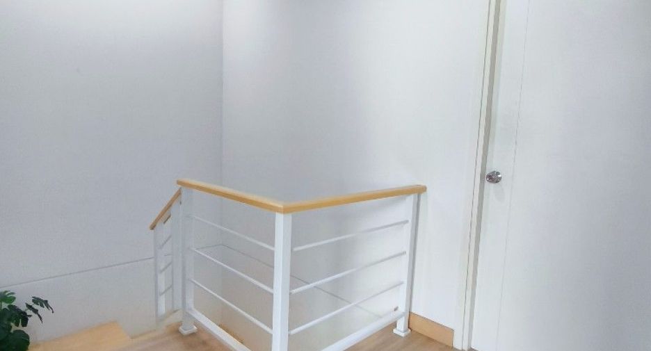 For sale studio townhouse in Mueang Pathum Thani, Pathum Thani