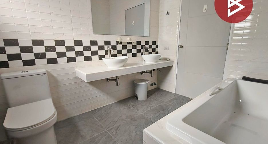 For sale 3 bedrooms house in Prawet, Bangkok
