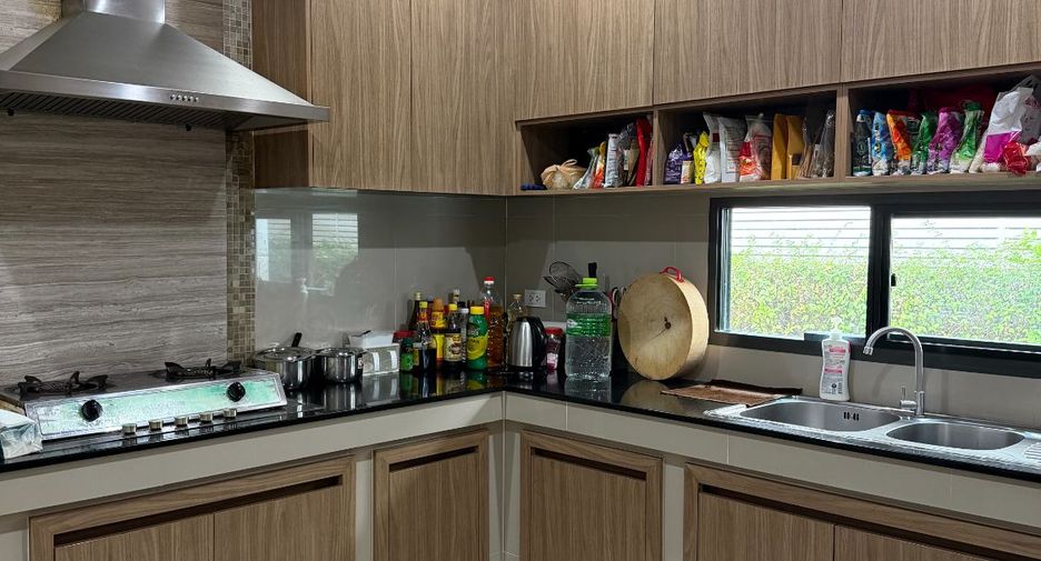 For rent 6 ベッドルーム house in Prawet, Bangkok