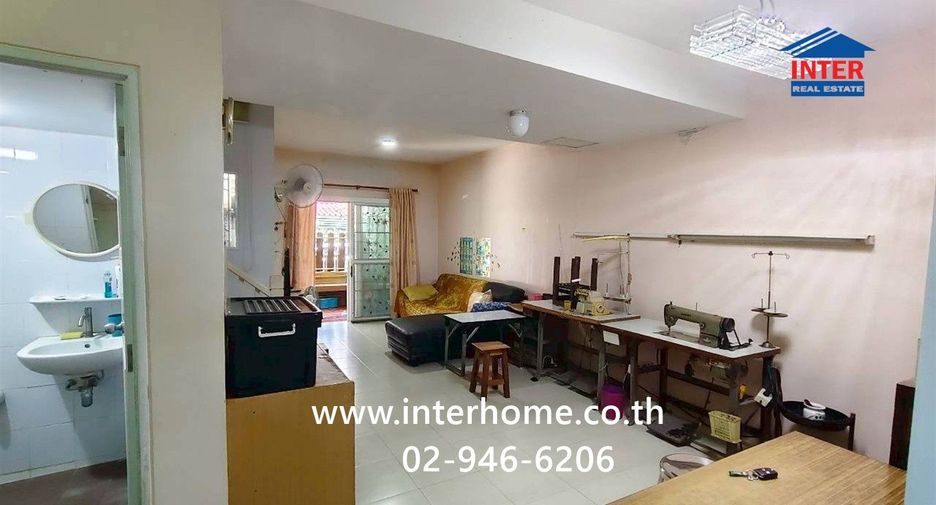 Casa adosada en venta de 3 habitaciones en Bang Yai, Nonthaburi