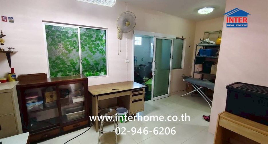 Casa adosada en venta de 3 habitaciones en Bang Yai, Nonthaburi