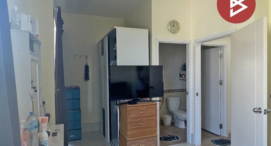 For sale 3 bedrooms townhouse in Mueang Nakhon Pathom, Nakhon Pathom
