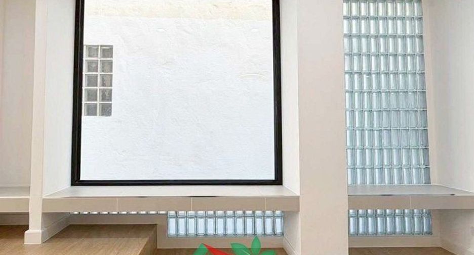 Casa adosada en venta de 3 habitaciones en Taling Chan, Bangkok