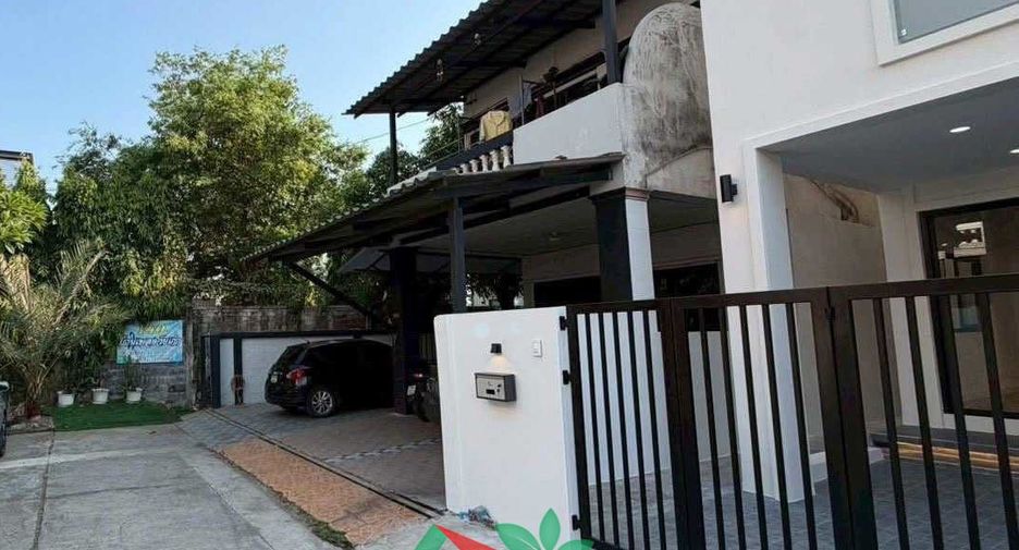 Casa adosada en venta de 3 habitaciones en Taling Chan, Bangkok