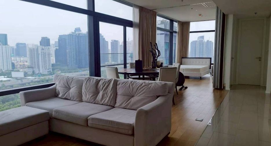 For rent 2 bedrooms condo in Watthana, Bangkok