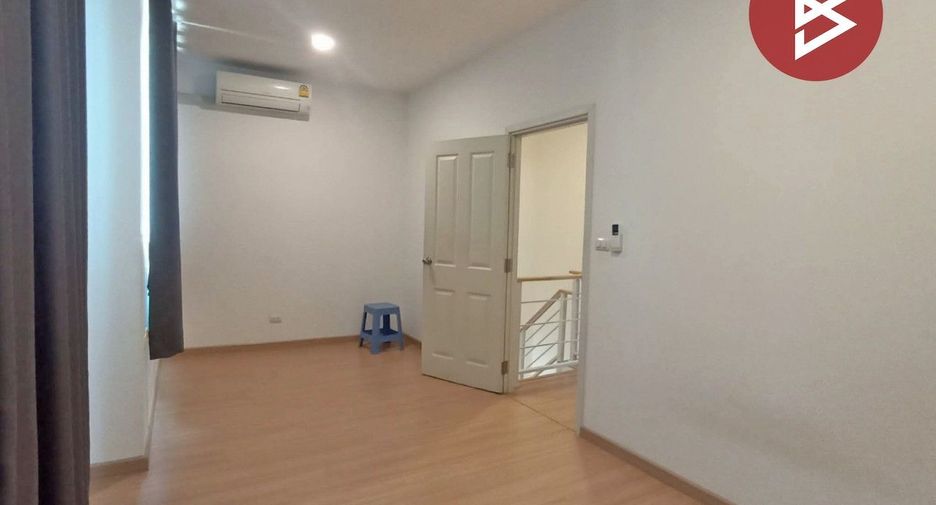 For sale 4 bedrooms townhouse in Mueang Samut Prakan, Samut Prakan