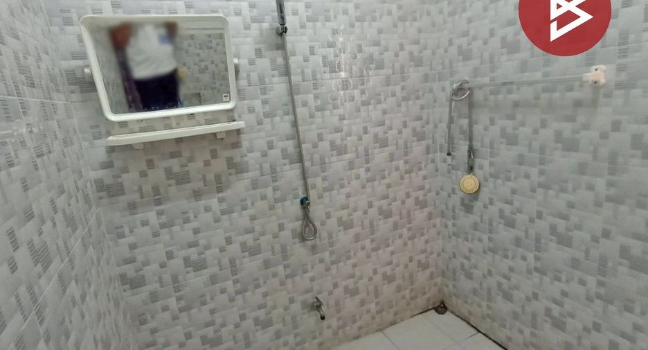 For sale 4 bedrooms townhouse in Mueang Samut Prakan, Samut Prakan