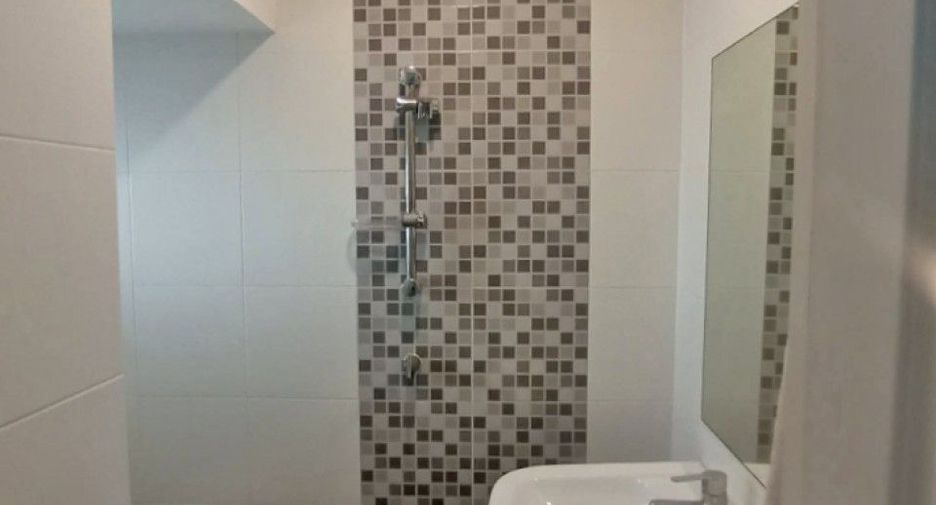 For sale 4 bedrooms townhouse in Mueang Samut Prakan, Samut Prakan
