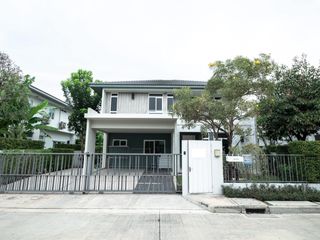 À louer et à vendre 4 chambres maison à Prawet, Bangkok