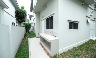 À louer et à vendre 4 chambres maison à Prawet, Bangkok