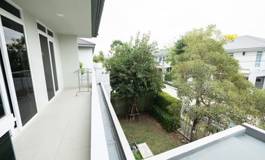 À louer et à vendre 4 chambres maison à Prawet, Bangkok