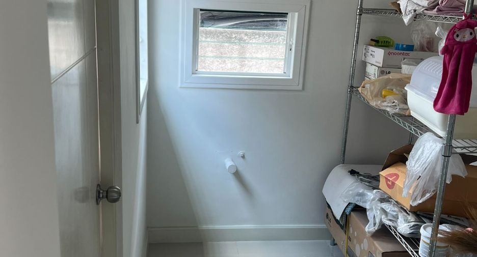 Haus zum Kauf mit 4 Zimmer in Bang Kruai, Nonthaburi