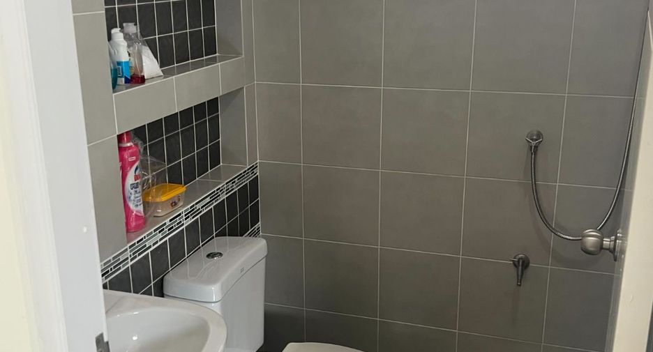 Haus zum Kauf mit 4 Zimmer in Bang Kruai, Nonthaburi