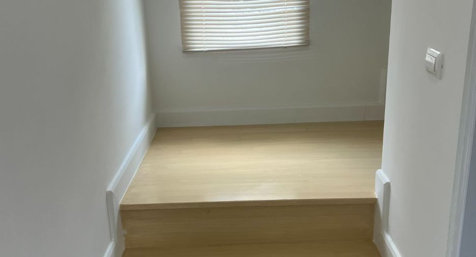 Haus zum Kauf mit 4 Zimmer in Bang Kruai, Nonthaburi