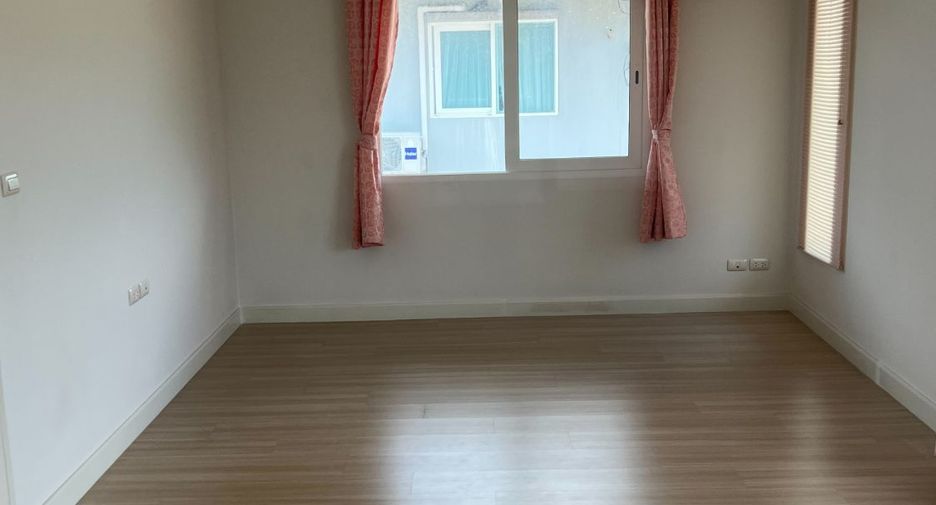 Haus zum Kauf mit 4 Zimmer in Bang Kruai, Nonthaburi