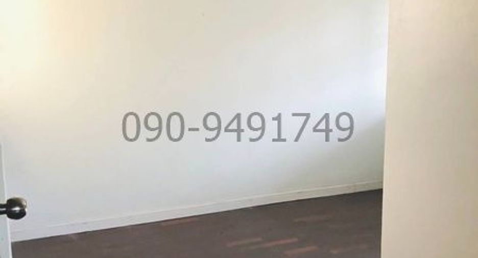For rent 4 bedrooms house in Bangkok Noi, Bangkok