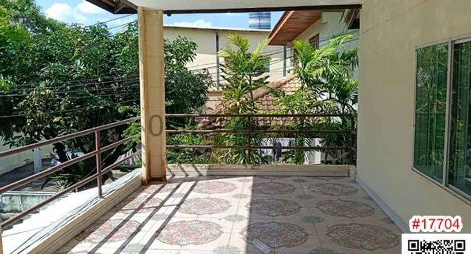 For rent 4 bedrooms house in Bangkok Noi, Bangkok